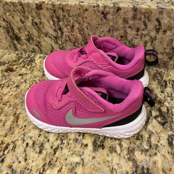 Nike Kids Pink Athletic Shoes size 7 - Picture 3 of 5